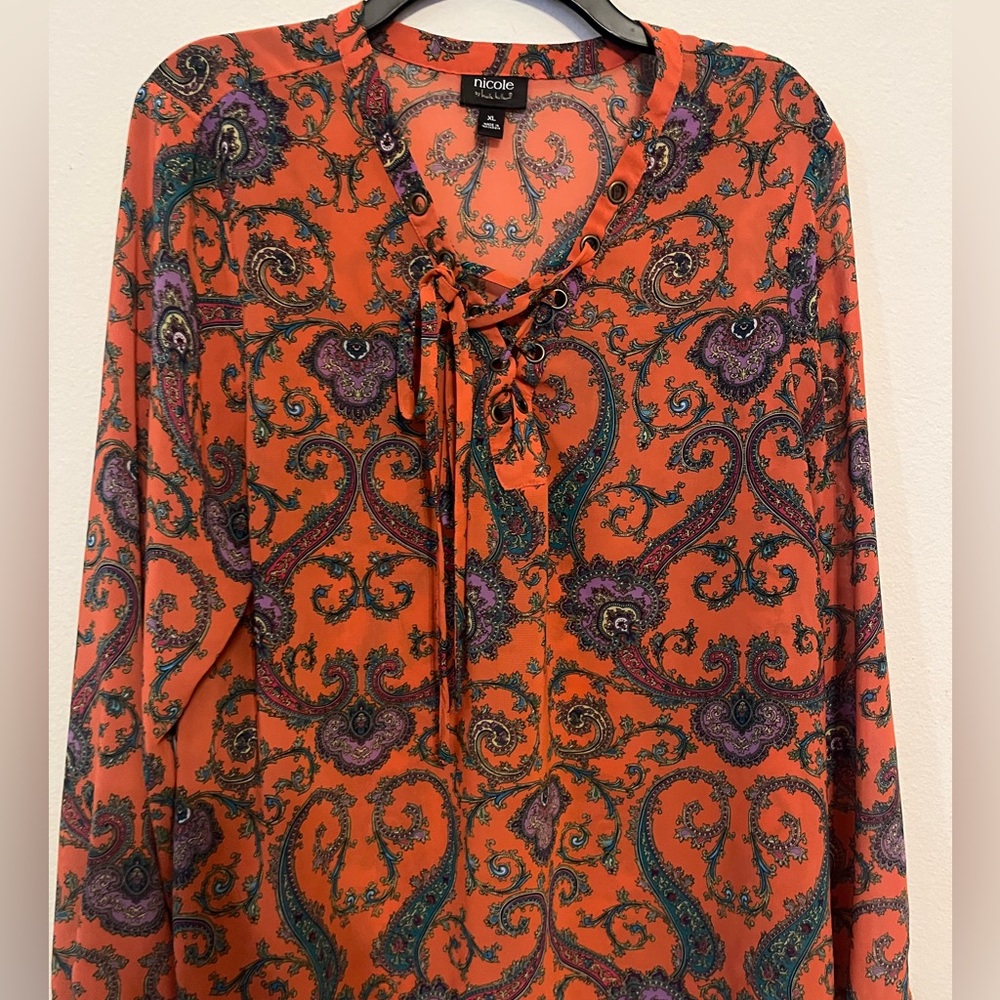 Blouse. (Hi-Low Hem). Shoulder to Shoulder : 19". Bust : 24"(the